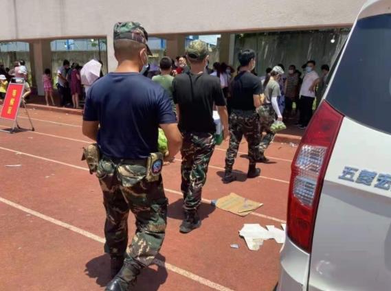 軍旅榮光飄揚在戰(zhàn)疫一線｜從6到300的志愿團隊